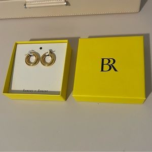 Banana Republic gold hoop earrings! Only worn a few times! Like new condition!💫